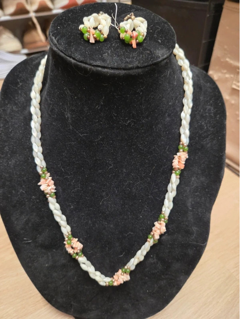 VTG Jewelry set featuring twisted mother-of-pearl (